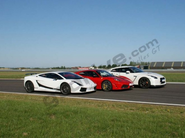  Manejar un GT en un circuito de carreras 